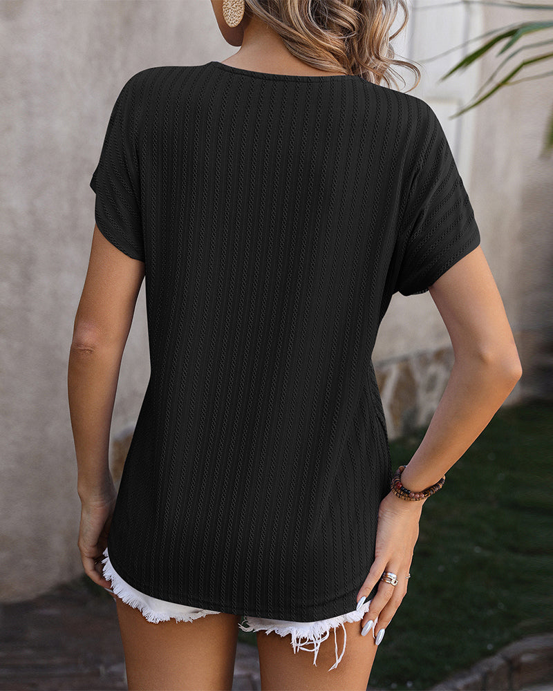 Ensfarvet T-shirt med V-udskæring