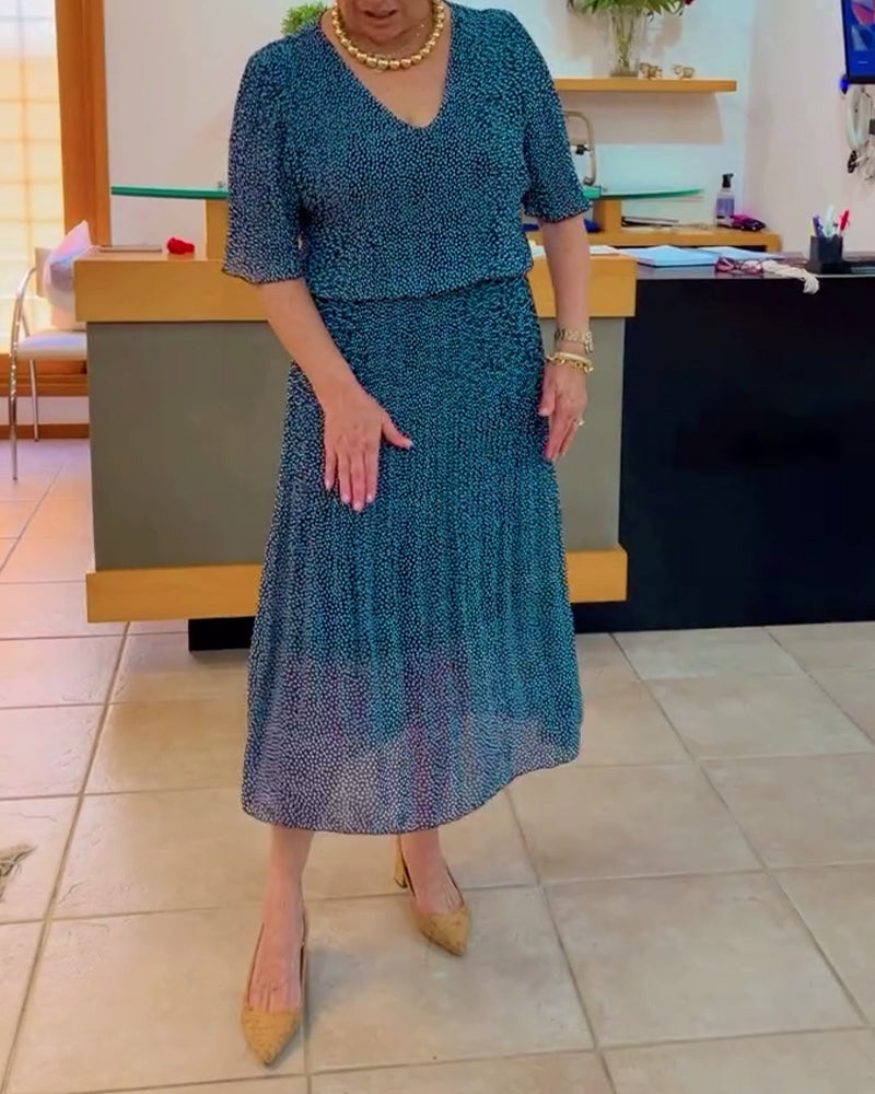 Delvist gennemsigtig kjole med V-udskæring