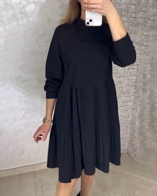 Ensfarvet kjole med høj hls