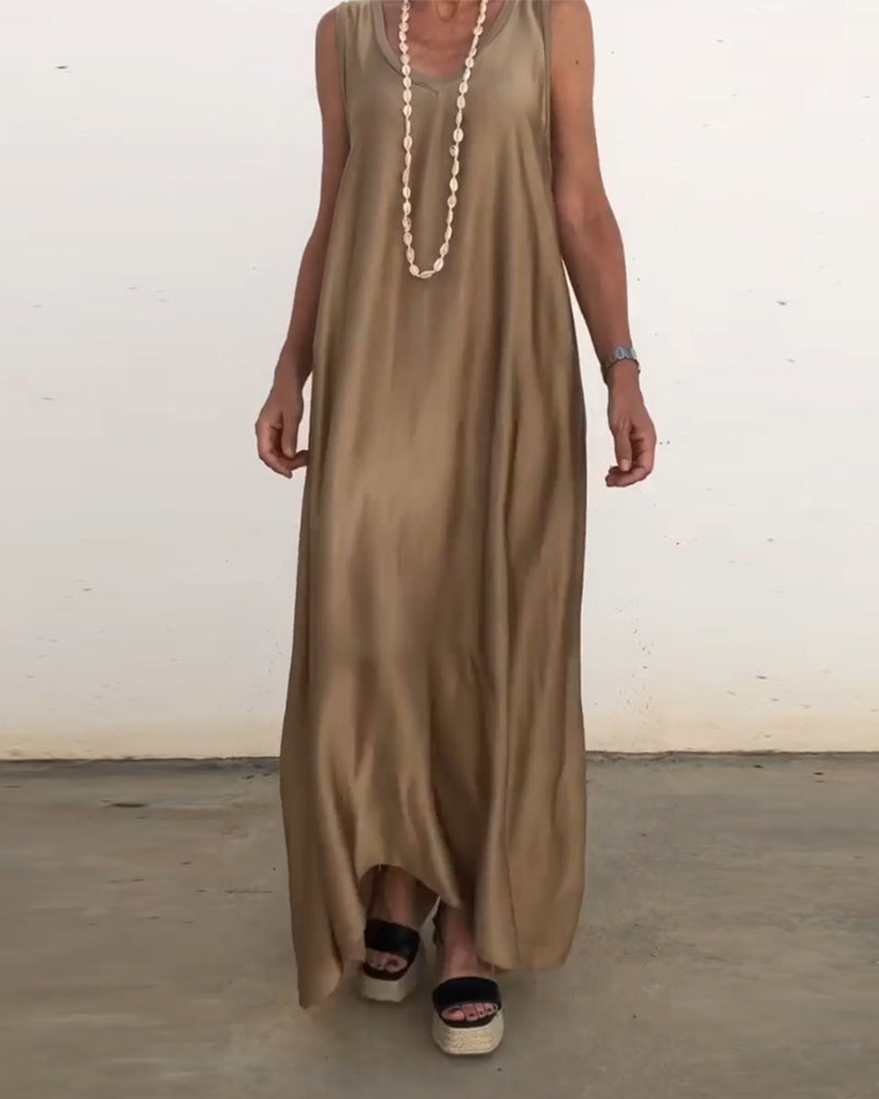 Rundhalset lang kjole uden ærmer