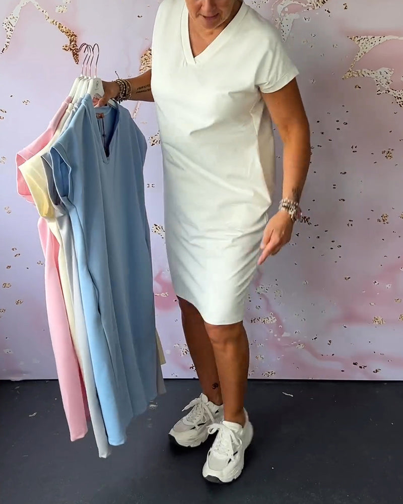 Ensfarvet kortærmet kjole med V-hals