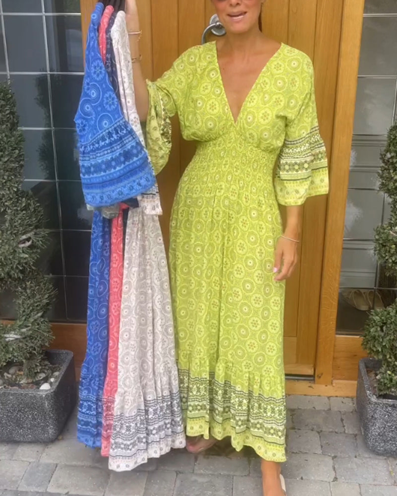 Kjole med dyb v-udskæring