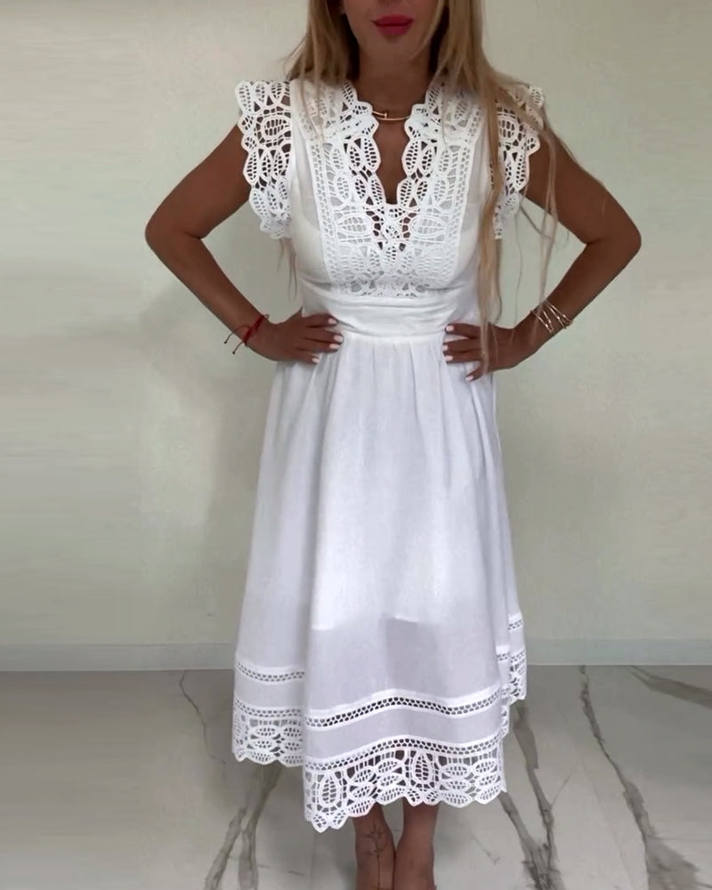 Elegant hvid blondekjole uden ærmer