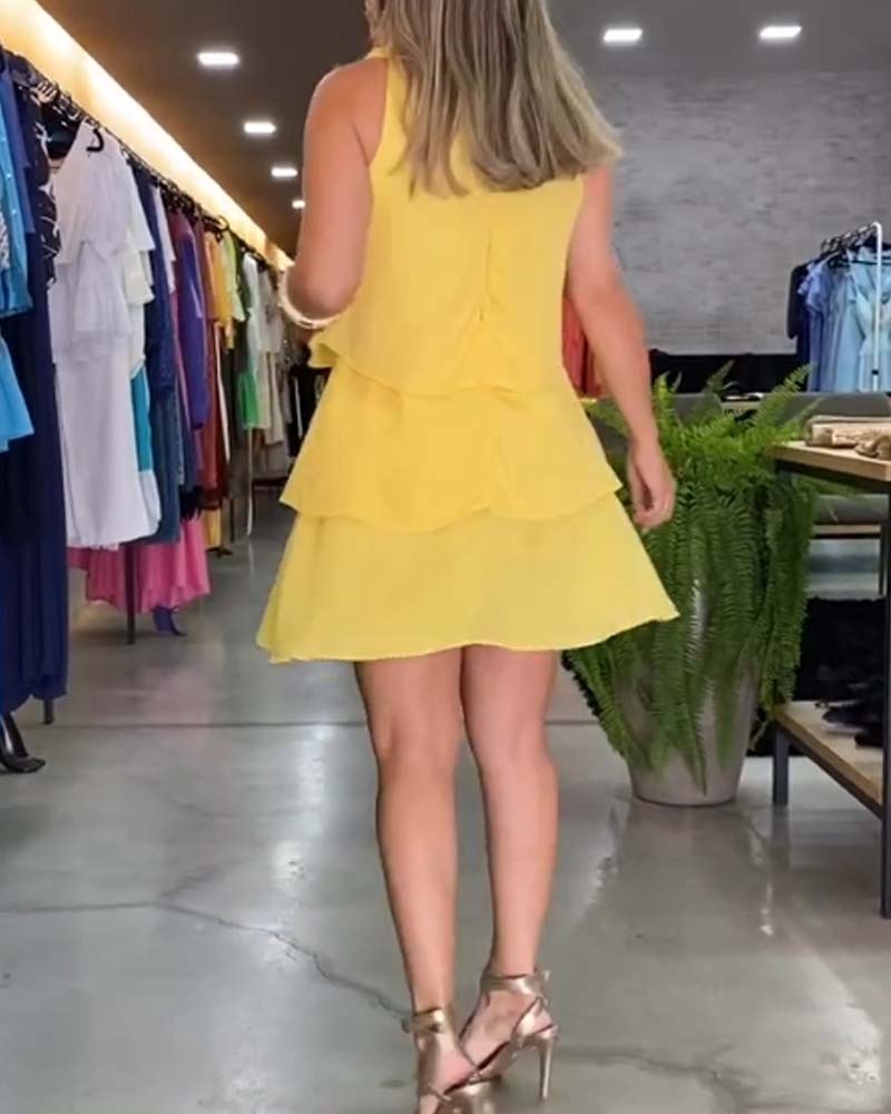 Lagdelt flæsekjole uden ærmer