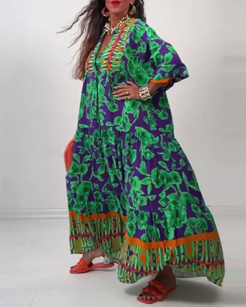 Afslappet lang kjole med V-udskæring og mønster