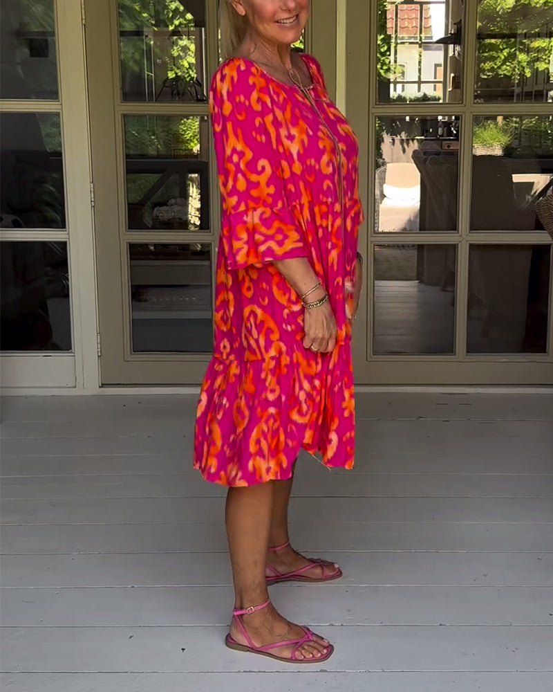 Rød kjole med print og trekvarte ærmer