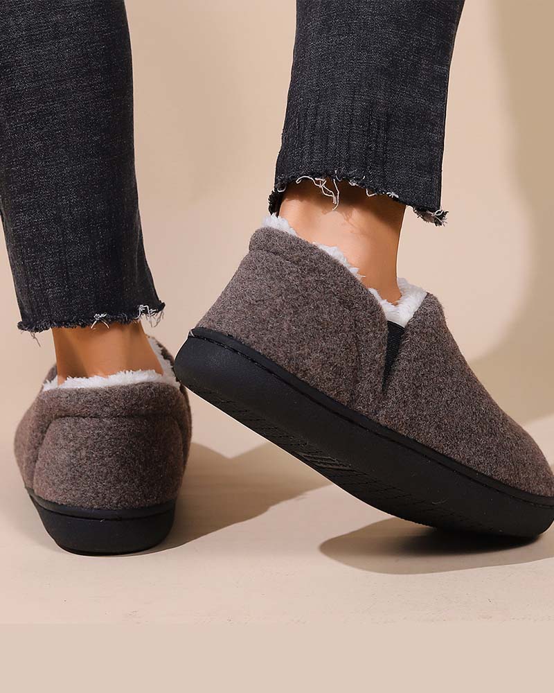 Ensfarvede plysforede hjemmesko