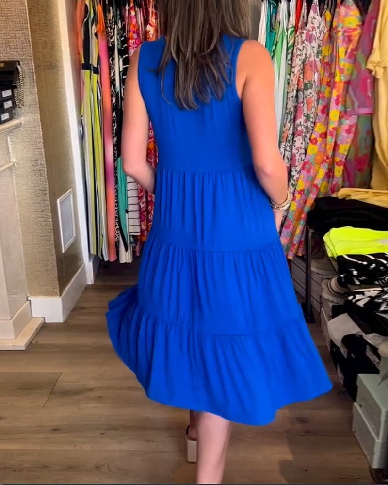 Blå ærmeløs kjole med plisseret nederdel