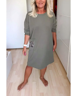Afslappet langærmet kjole med rund hals
