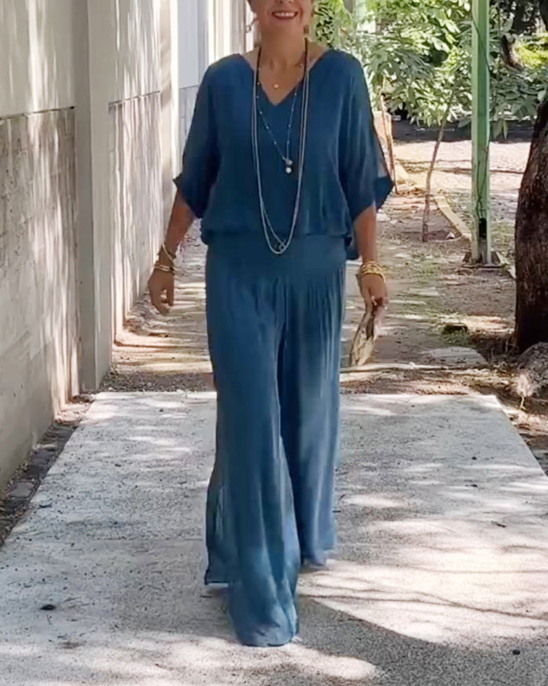 Ensfarvede bukser og bluse med V-udskæring | To-delt sæt