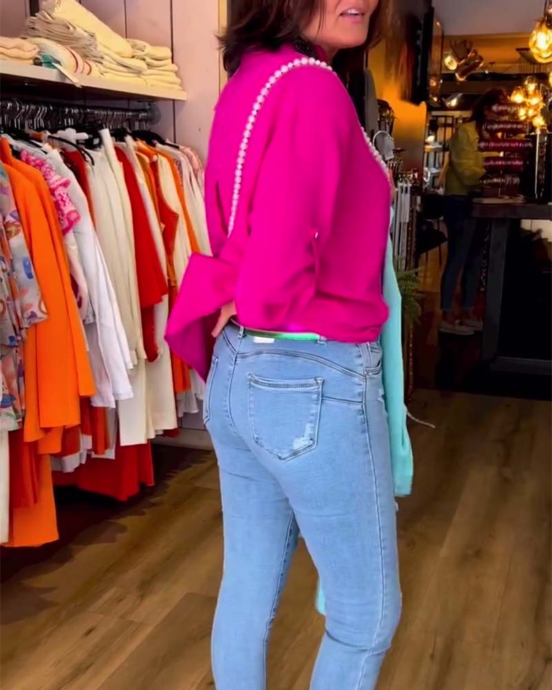 Casual ensfarvet bluse med V-udskæring og trekvarte ærme