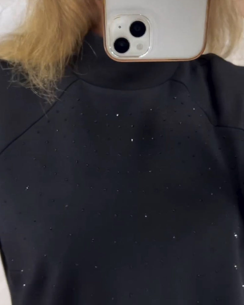 Ensfarvet kjole med høj hls