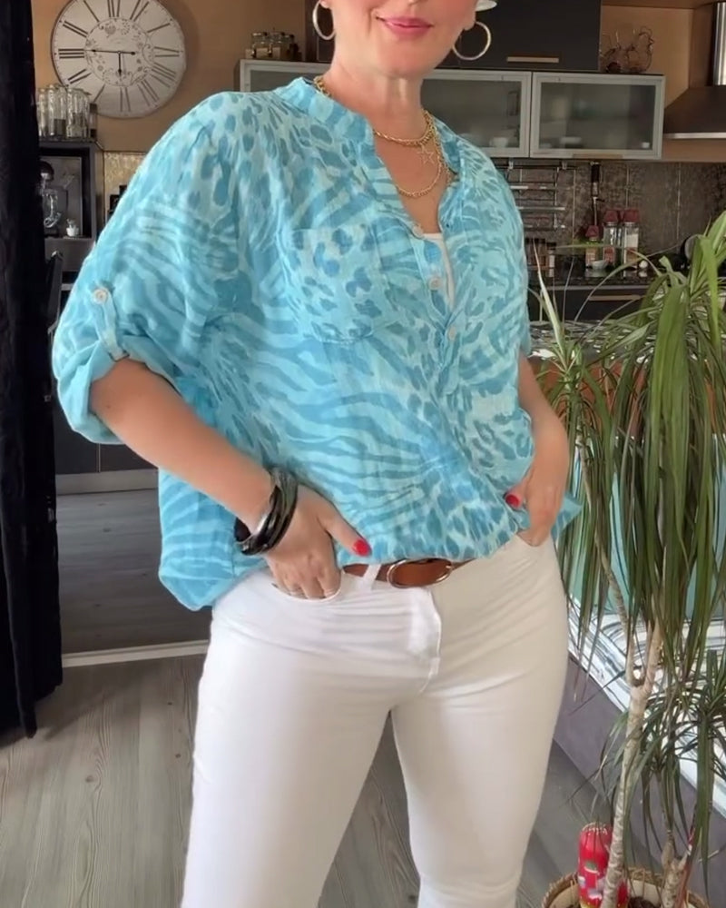 Lyseblå bluse med print