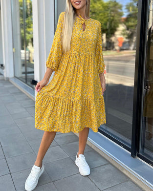 Frisk gul blomsterkjole med plisseret panel