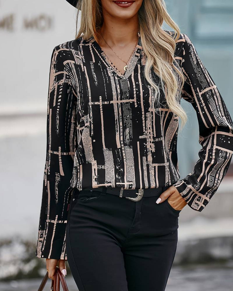 Enkel printet bluse med v-hals