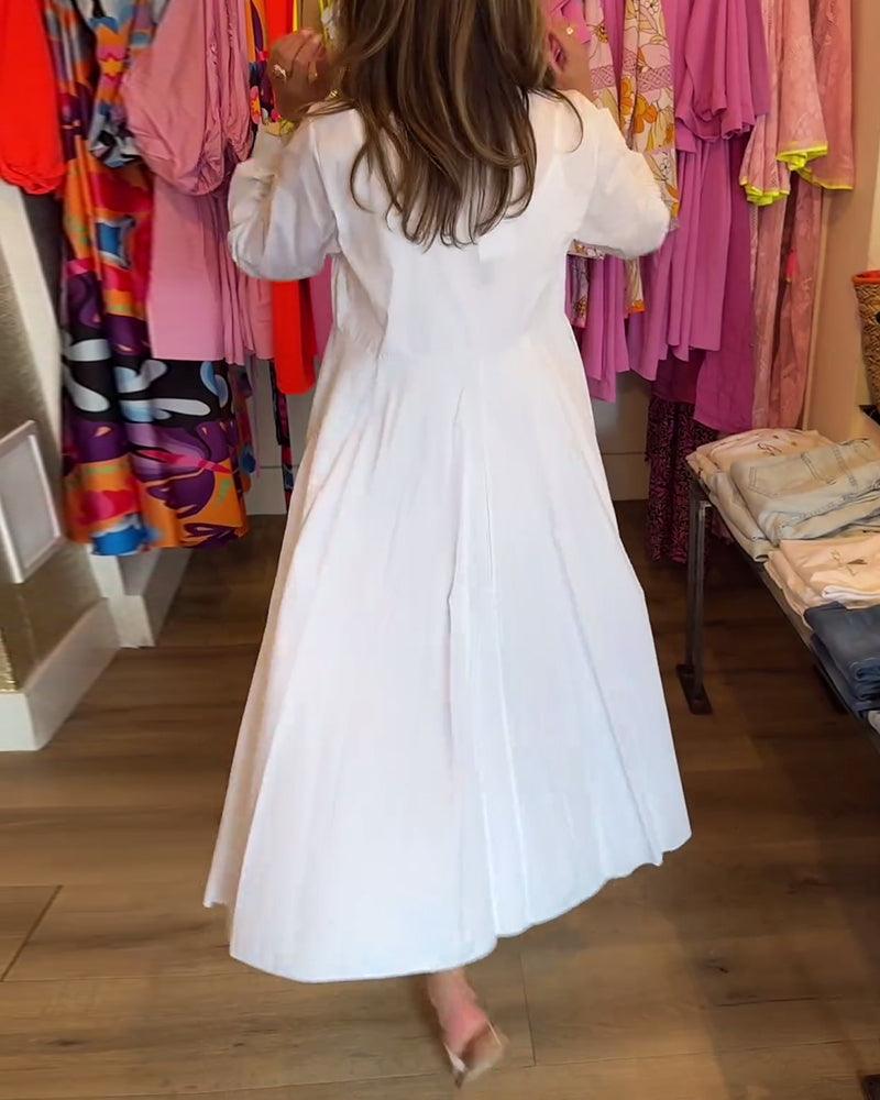 Hvid skjortekjole med plisseret nederdel