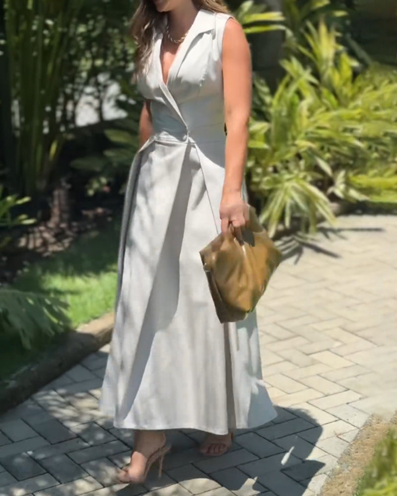 Elegant ensfarvet kjole uden ærmer