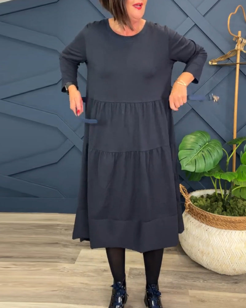 Afslappet ensfarvet patchworkkjole med rund hals