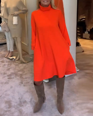Orange sweaterkjole med høj hals