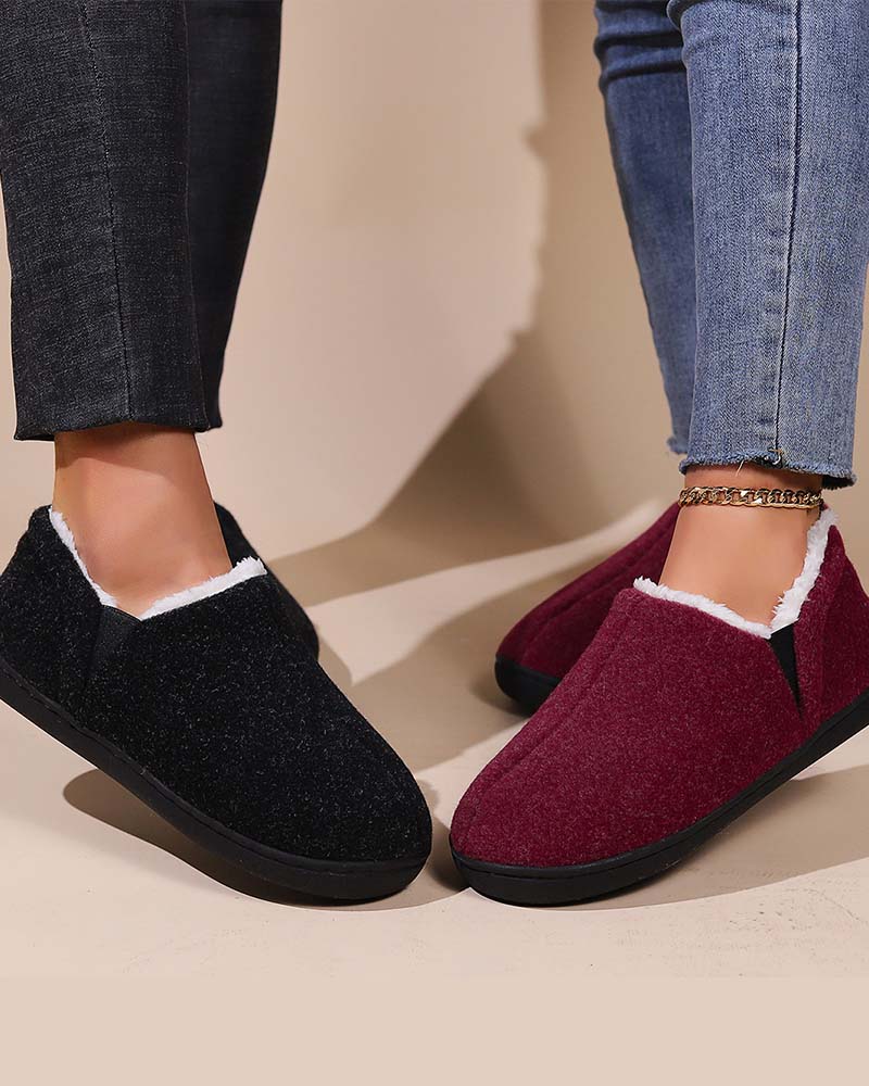 Ensfarvede plysforede hjemmesko